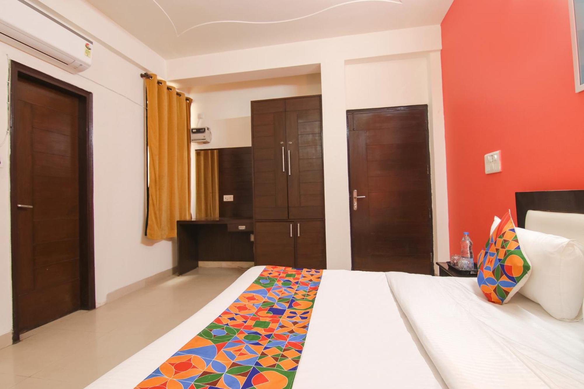 Fabhotel The Lavish Villa Badshahpur Exterior photo