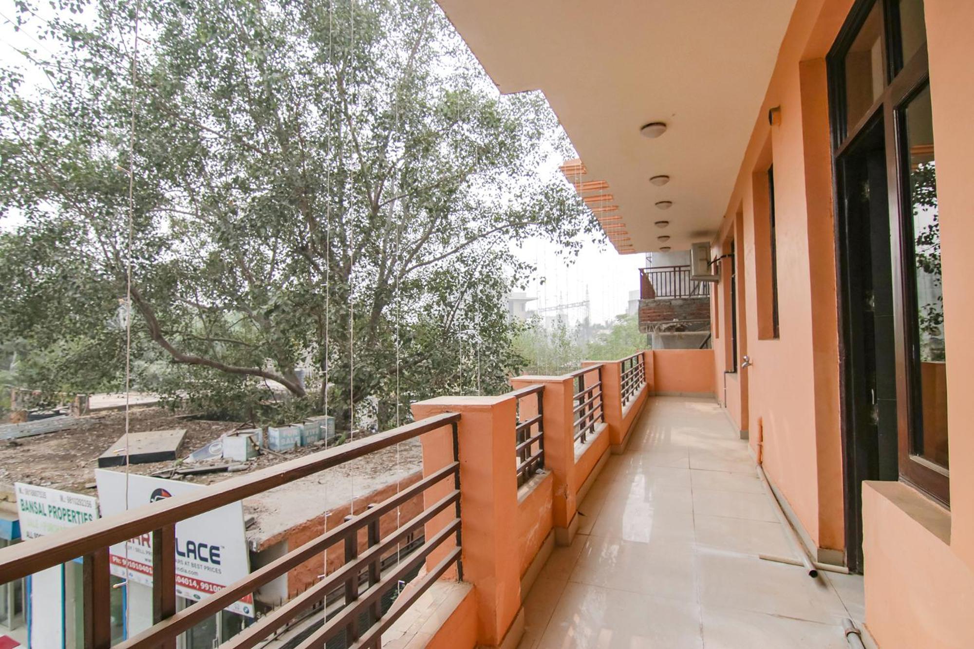 Fabhotel The Lavish Villa Badshahpur Exterior photo
